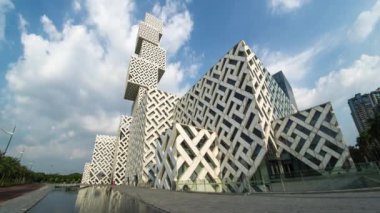 Foshan Büyük Tiyatrosu'nun timelapse'i. Çin, Guangdong eyaleti, Foshan şehri, Shunde bölgesi. Tarih: 08 Ağustos 2019