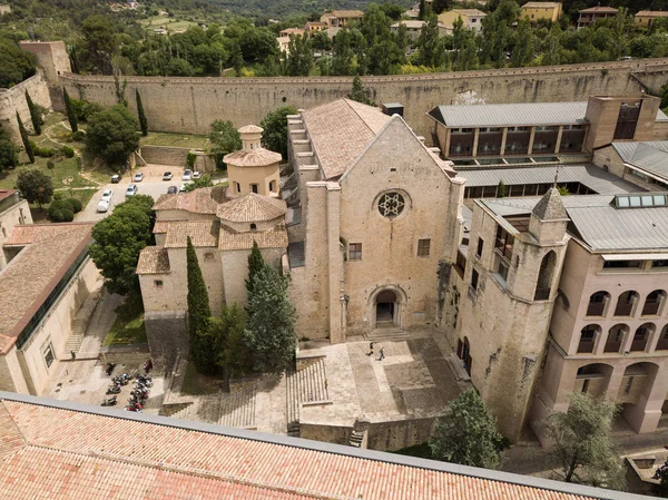 Girona Katedrali 'nin avlusunda