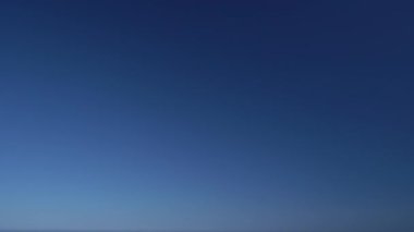 Yaz aylarında deniz kenarında köy