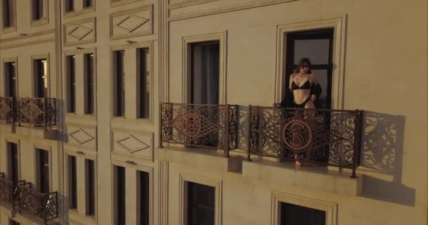 Sexy Girl Lingerie Stands Balcony Hotel — Stock Video