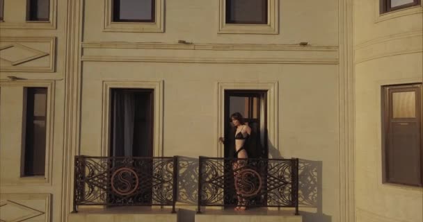 Sexy Girl Lingerie Stands Balcony Hotel — Stock Video