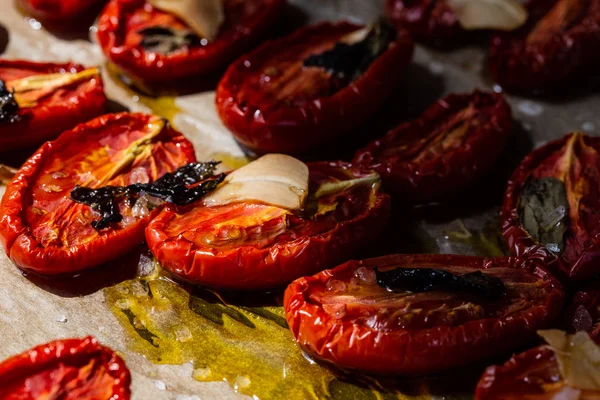 Sarımsak, Fesleğen ve tuz ile kurutulmuş domates