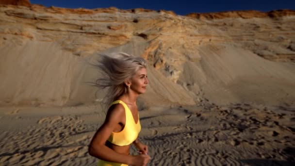 Sport Blond Run Beach — 비디오