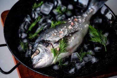 Siyah çanak taze dorado