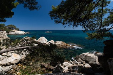 Akdeniz kıyısındaki körfez