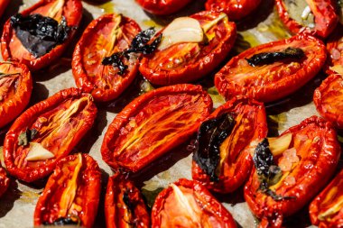 Sarımsak, Fesleğen ve tuz ile kurutulmuş domates