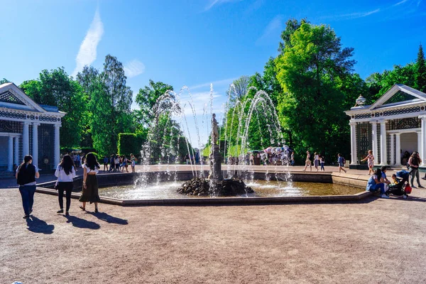 Fontes Arquitetura Peterhof Rússia — Fotografia de Stock