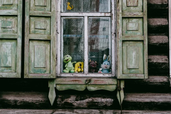 Juguetes Para Niños Vieja Ventana Del Pueblo — Foto de Stock