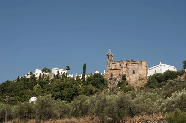 Vista panorámica sobre una colina del pueblo de Zufre en Huelva — Foto de Stock