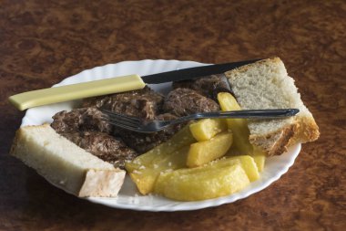 Patates ve ekmek ile Endülüs domuz kaju bir bar tipik tapa