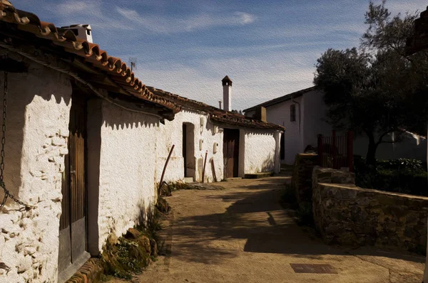 Pueblo semi-abandonado en la Sierra de Huelva con luz natural — Foto de Stock