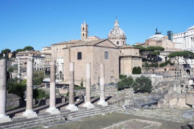 Şafakta Roma forumu kısmi görünümü