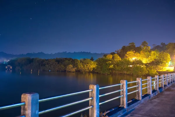 Ponte Sul Litorale Resort Tropicale Notte — Foto Stock