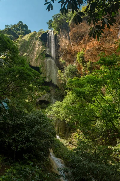 Beautiful Tall Waterfall Cliff Tropics — Stock Photo, Image