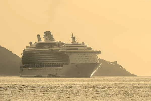 Groot Schip Zee Zonsondergang — Stockfoto