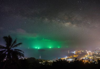 tropik ada ve okyanus gece görünümü 