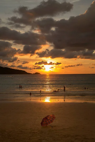 Cielo Espectacular Puesta Sol Sobre Mar Playa Arena — Foto de Stock