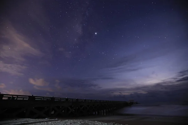 Vista Céu Noturno Com Estrelas Brilhantes — Fotografia de Stock