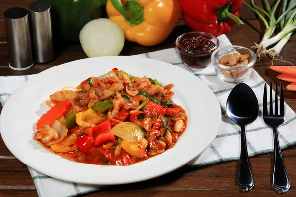 Assiette Avec Ragoût Légumes Sur Table Bois Avec Légumes Frais — Photo