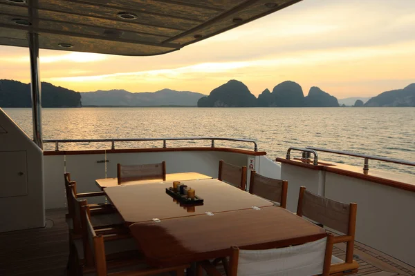 Table Chairs Beautiful Yacht Sunset Sea — Stock Photo, Image