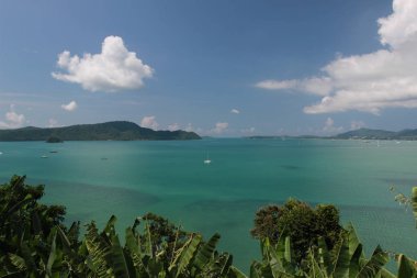 Tayland deniz ve güzel dağlar görünümü