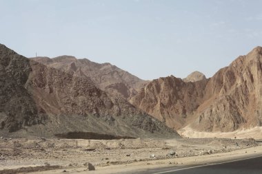 güzel kayalık dağların manzara görünümü 