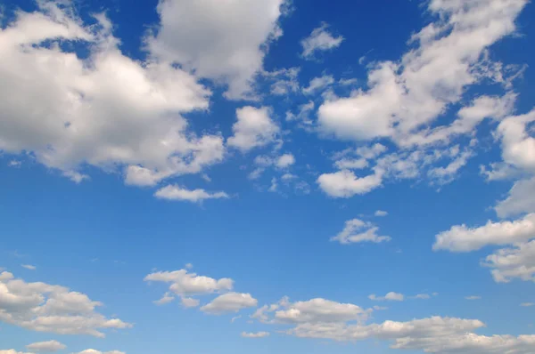 Ljus Cumulusmoln Den Blå Himlen Solig Dag — Stockfoto