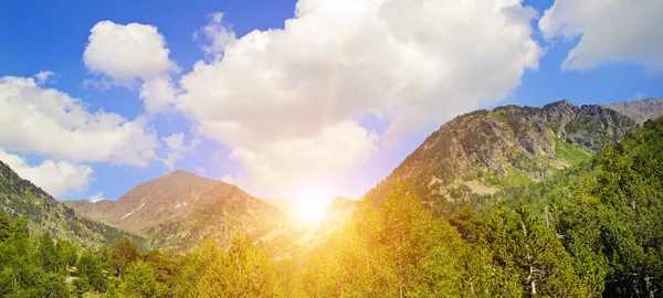 Pięknych Górskich Krajobrazów Wschód Słońca Niebie Malownicze Piękne Sceny Szeroki — Zdjęcie stockowe