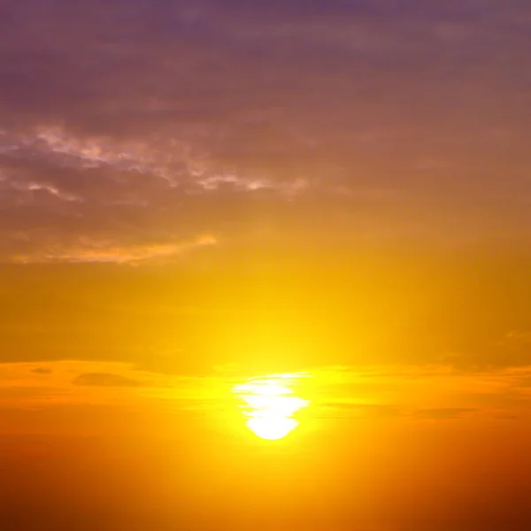 Céu Nublado Nascer Sol Brilhante Sobre Horizonte — Fotografia de Stock