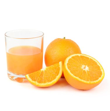 Beyaz arka plan üzerinde izole meyve, taze portakal suyu. Sağlıklı gıda.