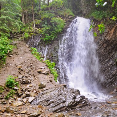 Karpatlar, Karpat Dağları'nın Ukrayna bölümünün doğa şelale