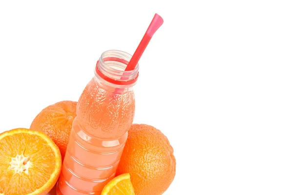 Fruto Naranja Una Botella Con Jugo Aislado Sobre Fondo Blanco — Foto de Stock