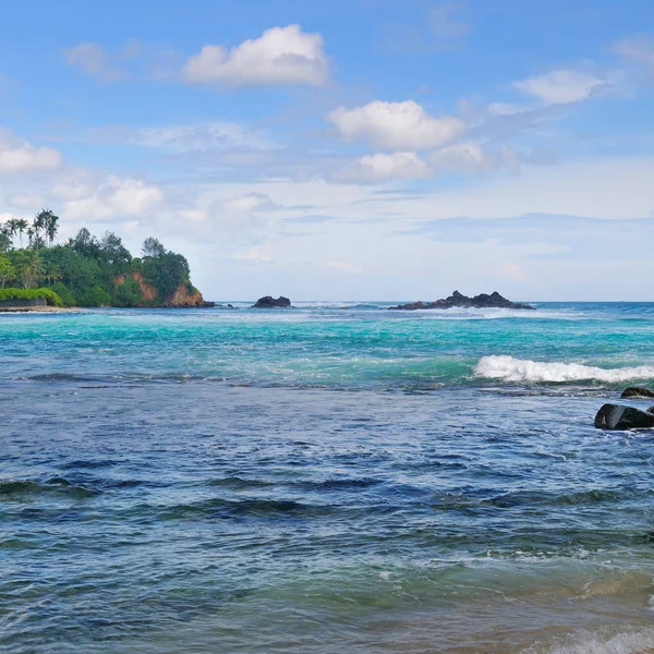 Ocean Picturesque Beach Blue Sky Coastline Sri Lanka — Stock Photo, Image