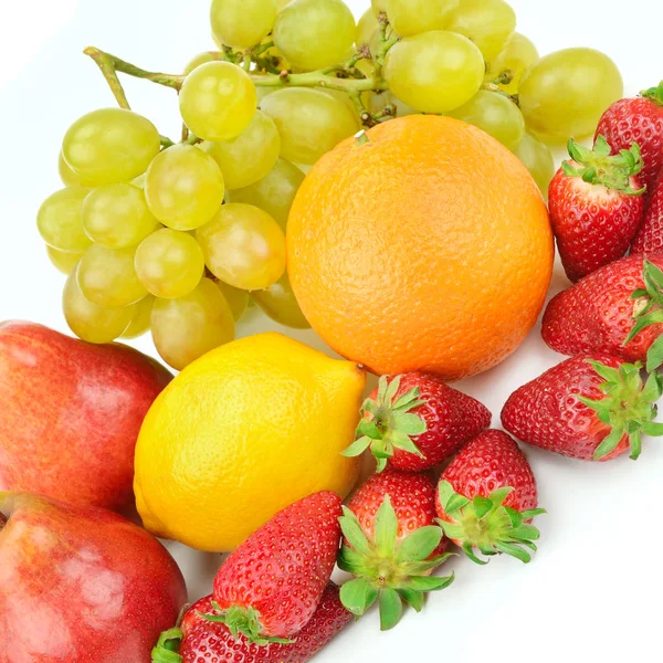 フルーツおよび果実の白い背景に分離されました 健康食品 — ストック写真