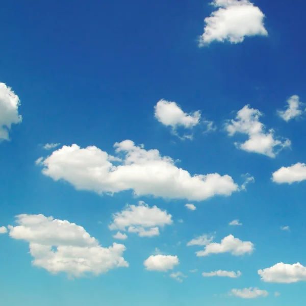 Light clouds in the blue sky. — Stock Photo, Image