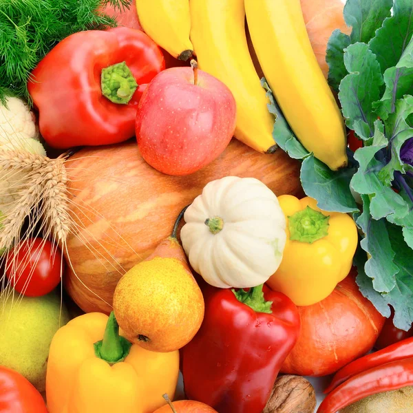 Un conjunto de verduras y frutas frescas. Hermoso fondo brillante —  Fotos de Stock