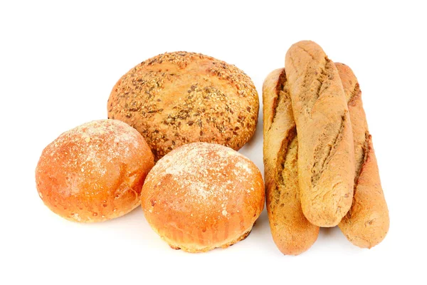 Pane di grano appetitoso, baguette e focacce isolate sul dorso bianco — Foto Stock