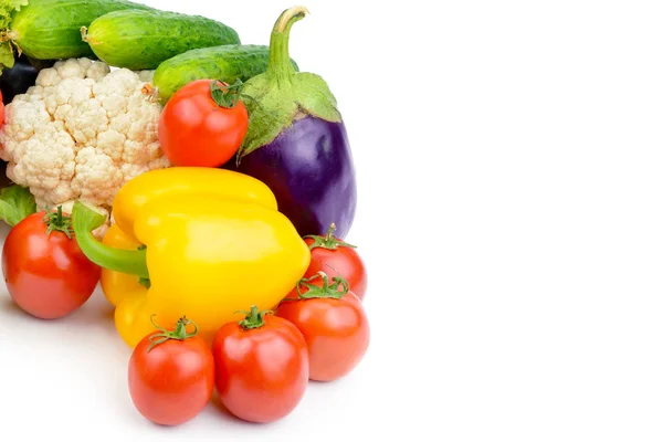 Frutas y verduras aisladas sobre un fondo blanco. Espacio libre — Foto de Stock