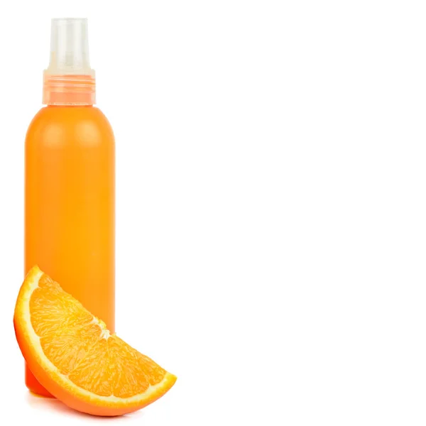 Productos cosméticos naturales de naranja: aceite de bronceado y loción. Viales i — Foto de Stock