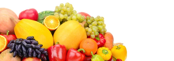 Frutas e legumes isolados em um fundo branco. Espaço livre — Fotografia de Stock