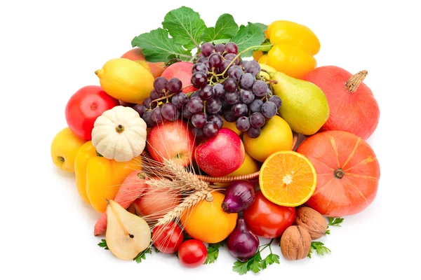 Frutas e produtos hortícolas isolados sobre fundo branco. — Fotografia de Stock