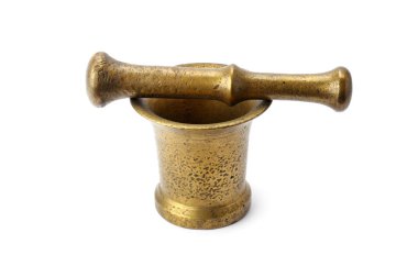 metal harç ve üzerinde beyaz izole havaneli.