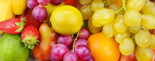 Яркий красивый фон спелых фруктов. Здоровое питание. Широкий p — стоковое фото