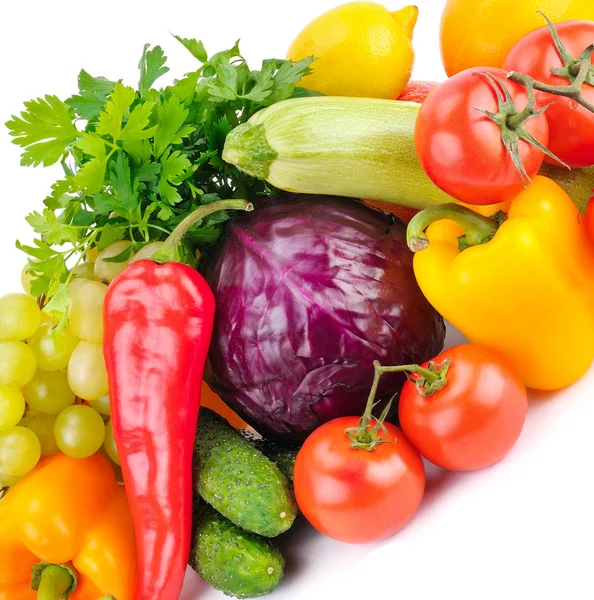 Surtido de frutas y verduras aisladas sobre fondo blanco — Foto de Stock