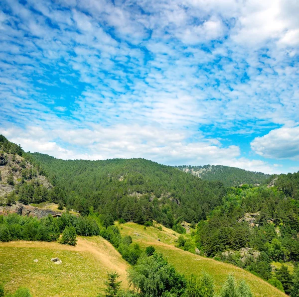 Prachtige berglandschap en de hemel. — Stockfoto