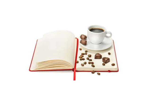 Tasse Kaffee und offenes Notizbuch isoliert auf weißem Hintergrund. — Stockfoto