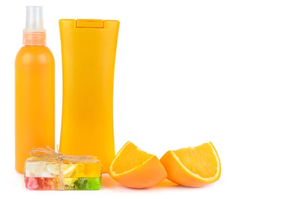 Productos cosméticos naturales anaranjados aislados sobre fondo blanco. F — Foto de Stock