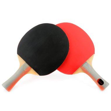 Beyaz arka plan üzerinde izole Masa Tenisi raketi.