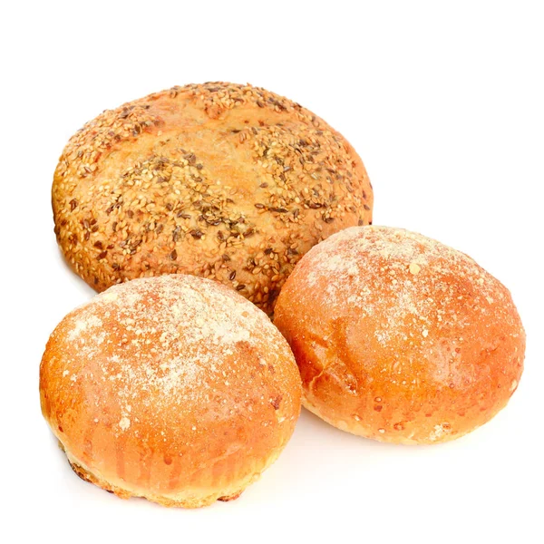 Apetizace obilného chleba a buchty izolované na bílém pozadí. — Stock fotografie
