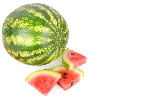 Kerek görögdinnye és görögdinnye szeletek elszigetelt fehér backgr — Stock Fotó